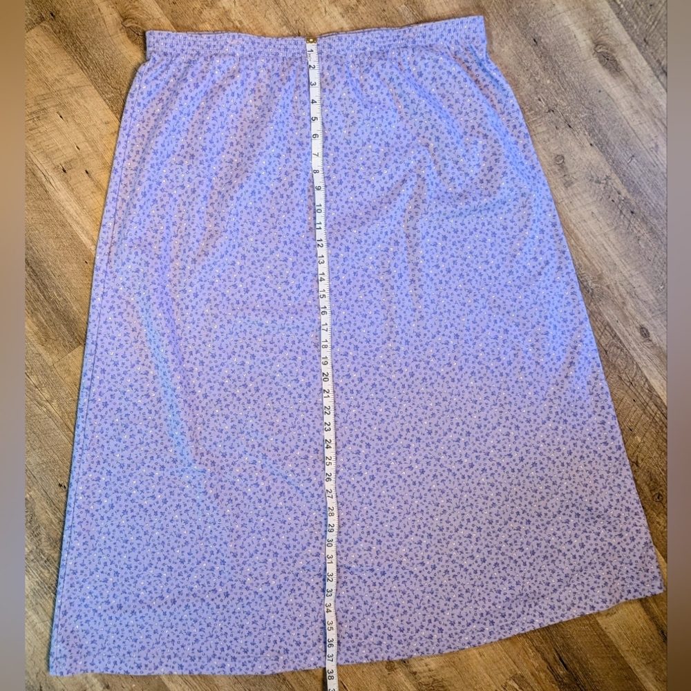 Vintage Periwinkle Bechamel Skirt W/ Small White + Purple Floral Print. Size 2XL